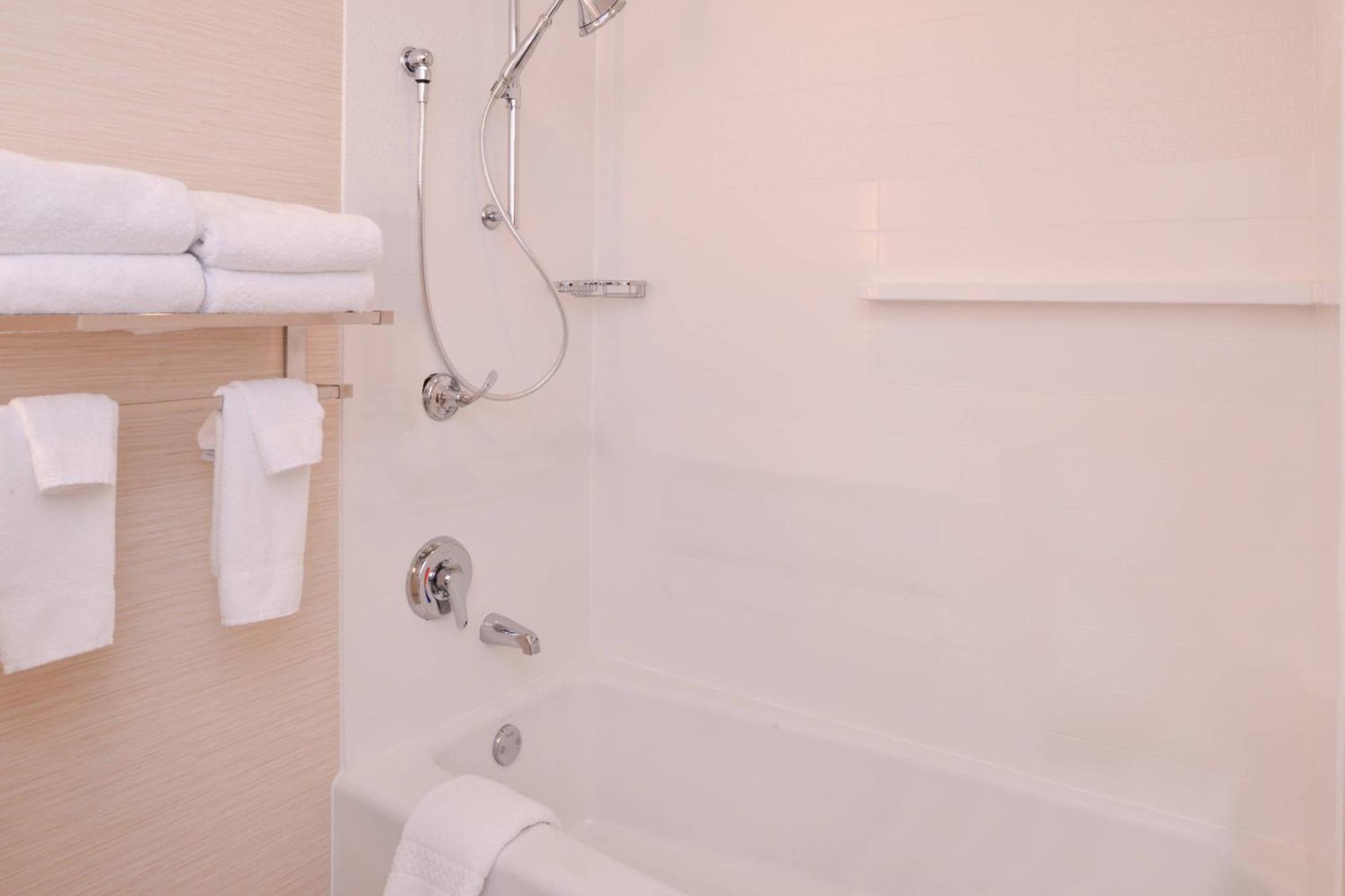 Fairfield Inn & Suites By Marriott Plymouth White Mountains מראה חיצוני תמונה